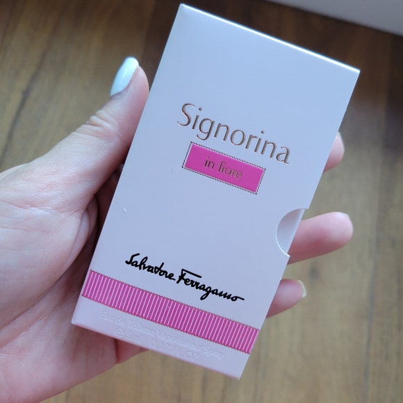 Salvatore Ferragamo Signorina set - Picture 2 of 5